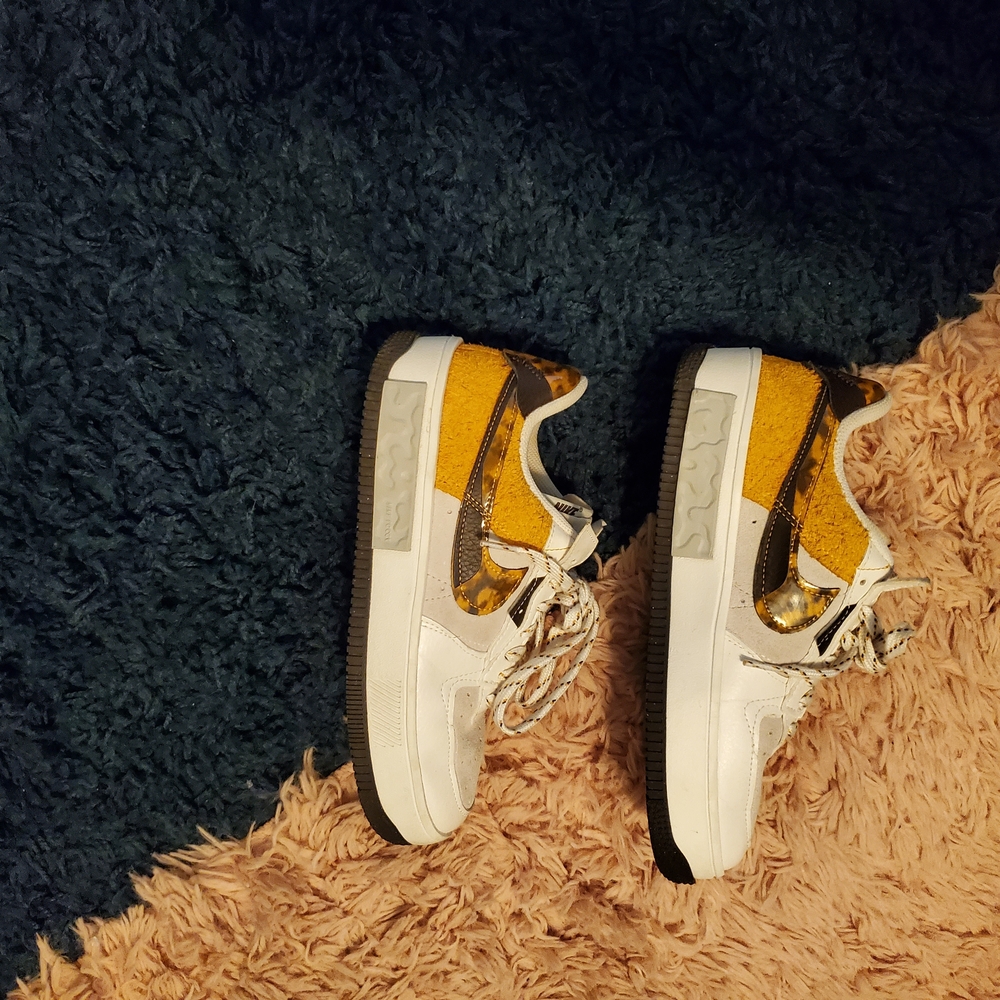 Nike Air Force 1 Womens Size 7, white,gold pattern.